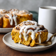 One-Pan_Pumpkin_Cinnamon_Rolls_for_Two_